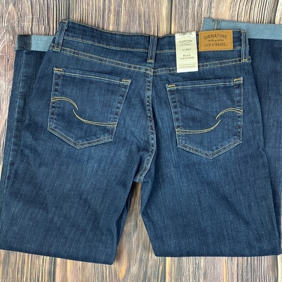 NWT Levi’s Mid-Rise Boyfriend Capri Jeans- Size 4/27 - Picture 3 of 5